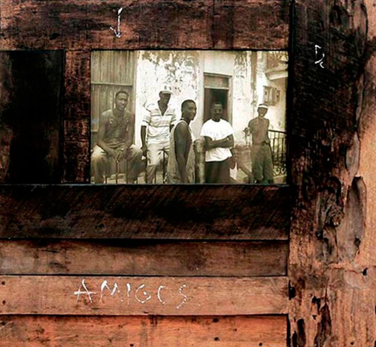 Amigos, 2004. Caja de luz. 74 x 84 x 10,5 cm