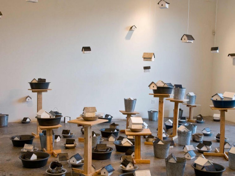 Utopía, 2008. Madera, metal, plástico, agua. Dimensiones variables